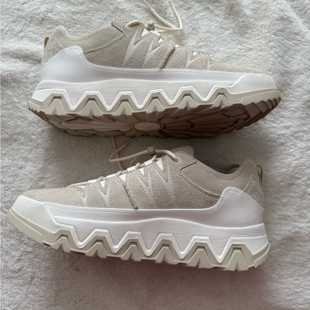 UGG Women's Captrail High cream Sneaker size 10 - Picture 9 of 10